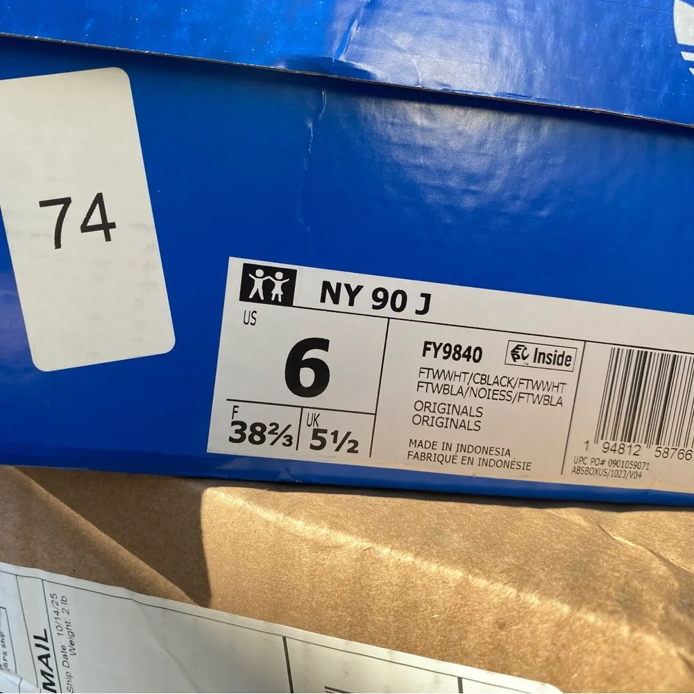 Adidas White and Black Sneakers 6 youth 7.5 women’s - Picture 4 of 4